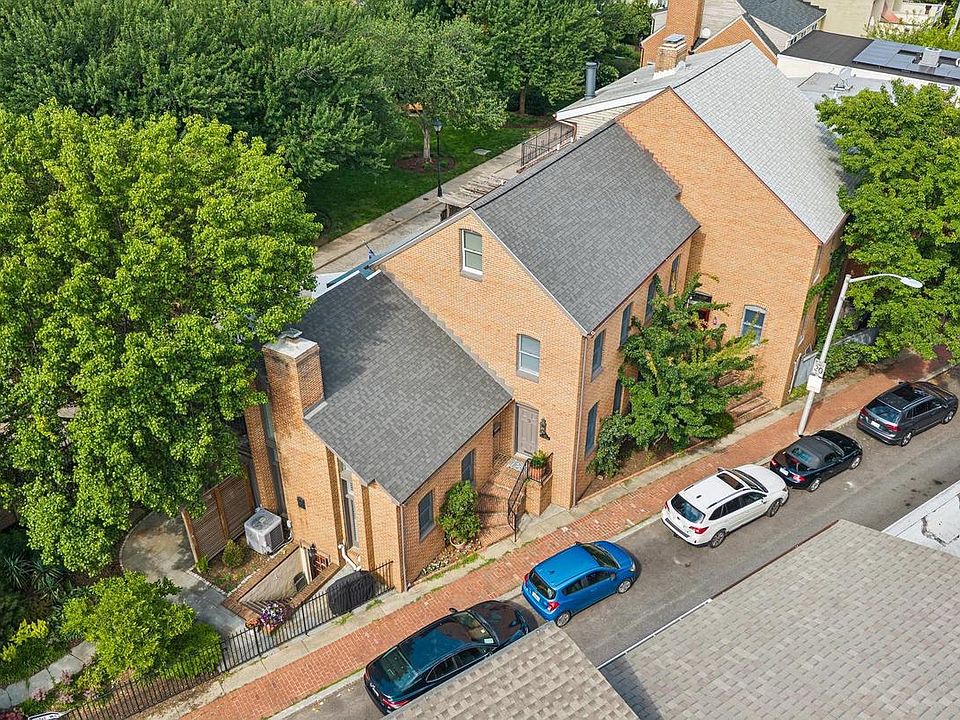 1st image of 124 W Montgomery St