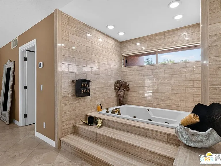 216 Kavenish Dr — Photo 13