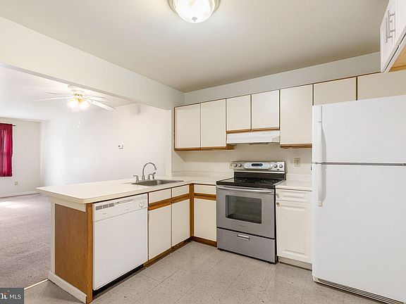 5th image of 1107 Van Buren Way