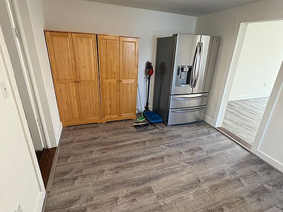 5th image of 3049 Main St #3049