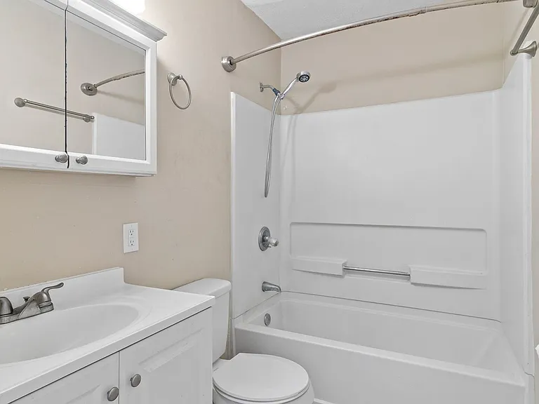 503 Woodfin Rd — Photo 8