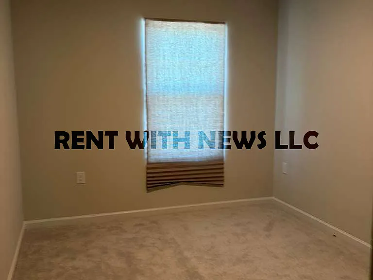 282 Paramount Dr — Photo 15