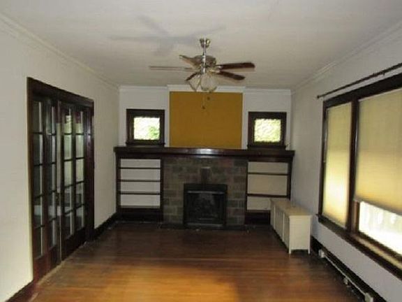3rd image of 353 Bratenahl Rd