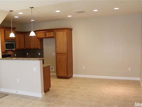 4th image of 609 Blossom Rock Ln #9