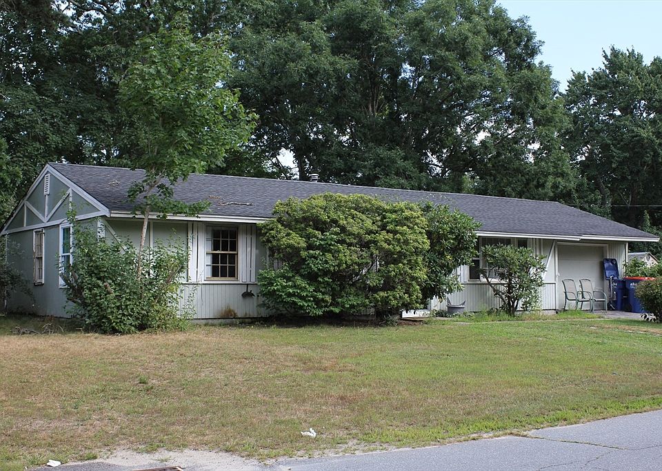 1st image of 7 Christopher Dr
