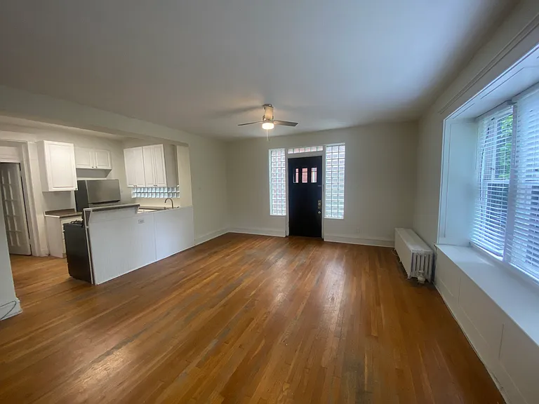 5361 Pershing Ave #1E — Photo 4