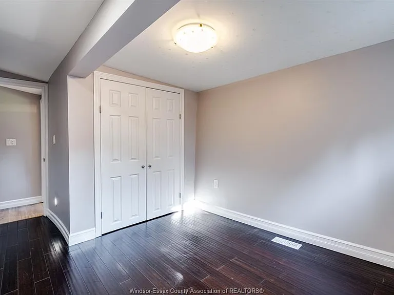 1672 Elgin St — Photo 18