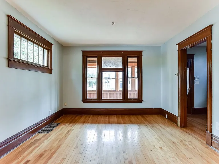 775 Jessamine Ave E — Photo 4