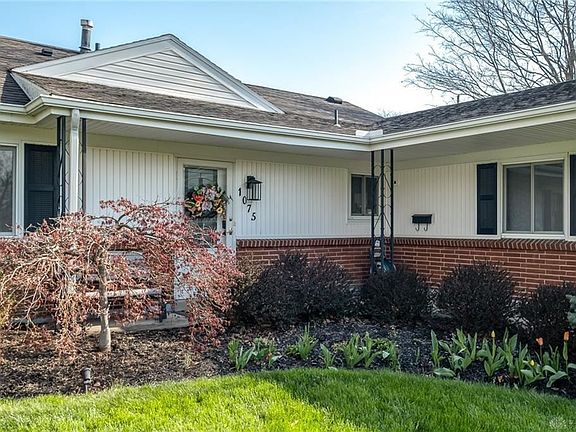 3rd image of 1075 Pepper Hill Dr