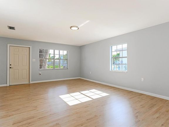 4th image of 2039 Irving St