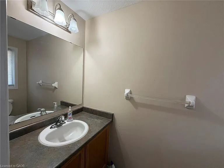 11 Hackberry St #1 — Photo 4
