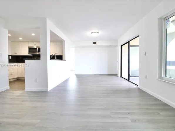 8933 SW 123rd Ct APT 409, Miami, FL 33186