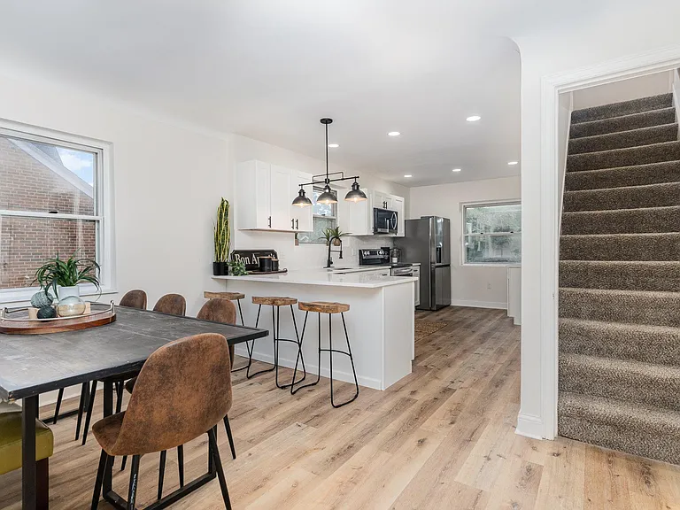 3245 Koenig Ave — Photo 15