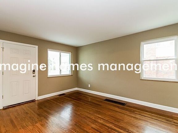 3rd image of 4521 Hunt Rd