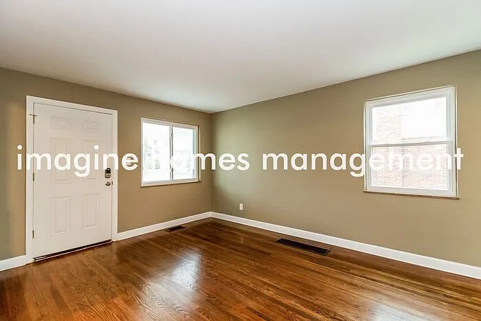 4521 Hunt Rd — Photo 3