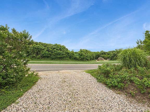 2nd image of 623 Old Montauk Hwy
