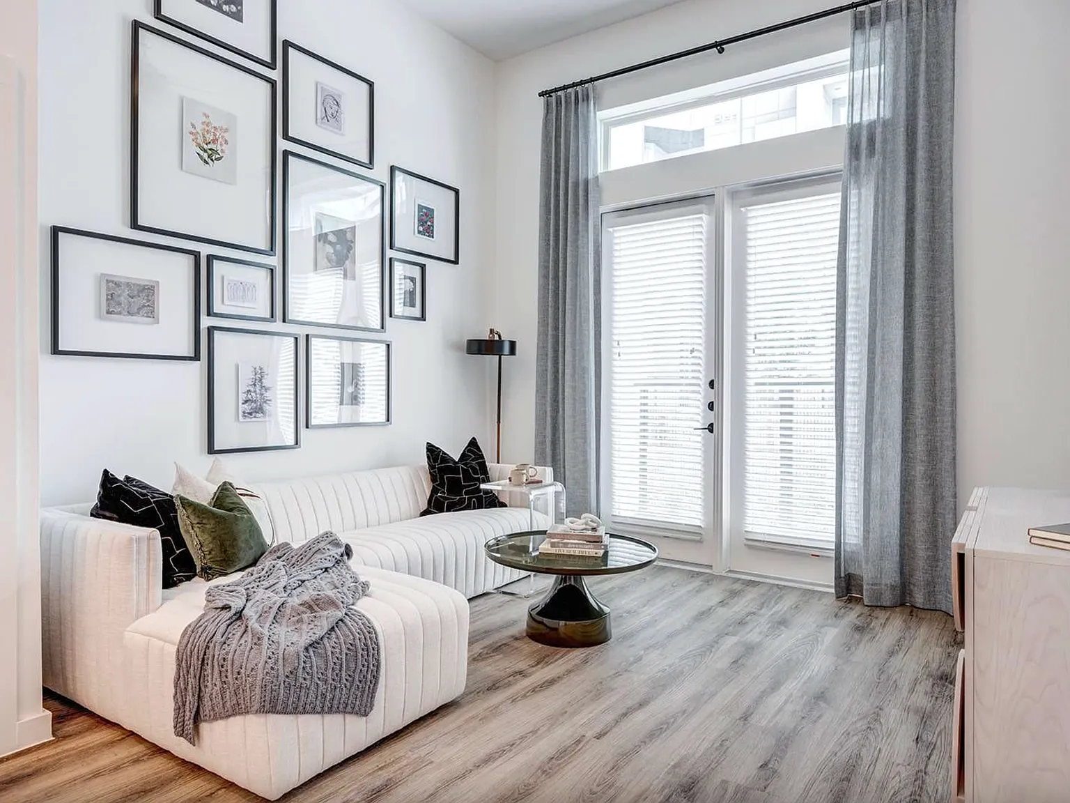 10 Weeks Free at South Congress, Amenities Galore, Sleek Open Concept, w/d! — Photo 1