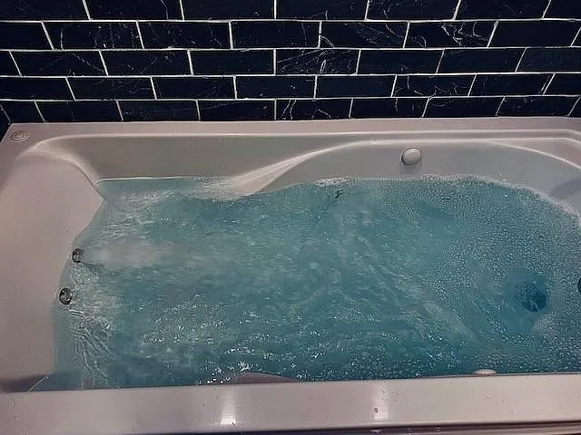 Jetted Tub 1st Fl Bath