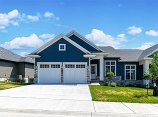 377 Hidden Ridge Dr, Coralville, IA 52241
