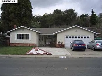 2385 Wright Ave photo 1
