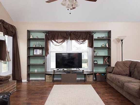 4th image of 707 SE Greenridge Dr