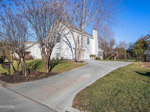 4th image of 8446 Lawnpark Dr
