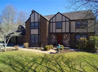 726 Enterprise Rd, Grove City, PA 16127