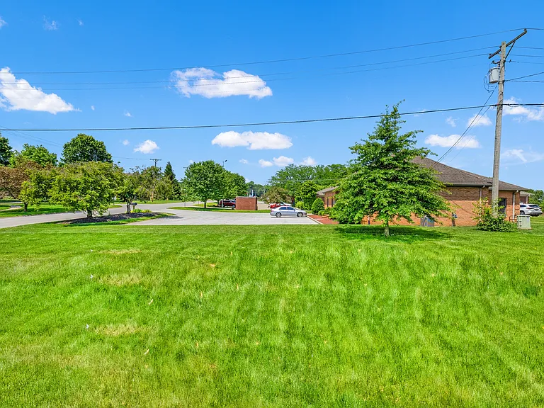1038 Tamworth Ln — Photo 33