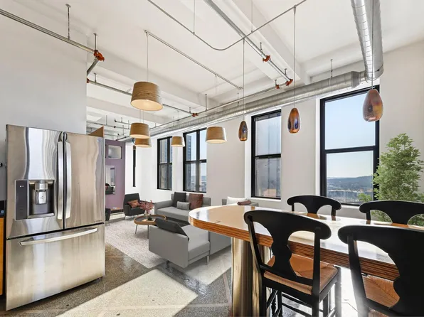 350 Saint Peter St Unit 909, Saint Paul, MN 55102