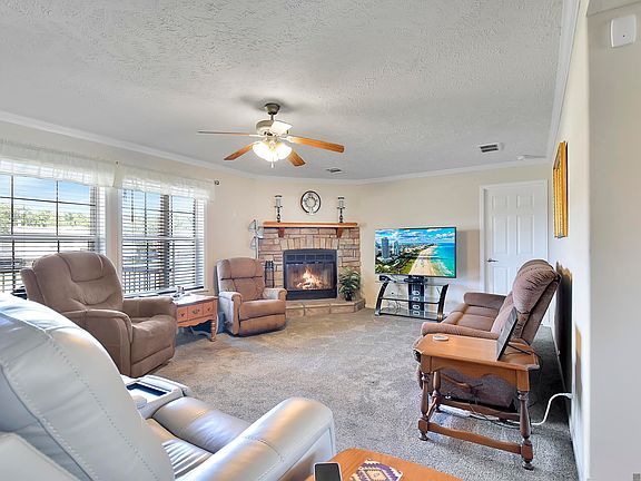 2nd image of 39065 Holly Hill Dr