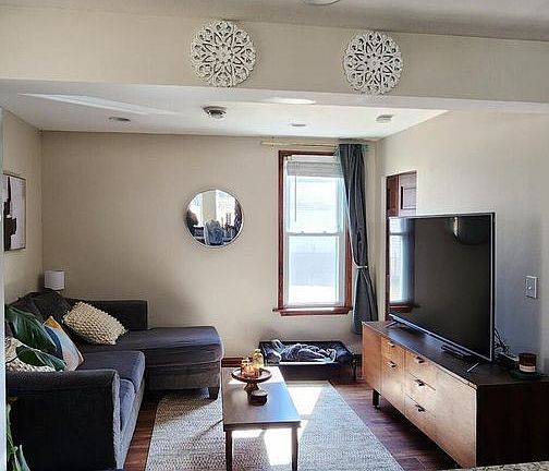 2nd image of 407-409 Fredonia Ave #407