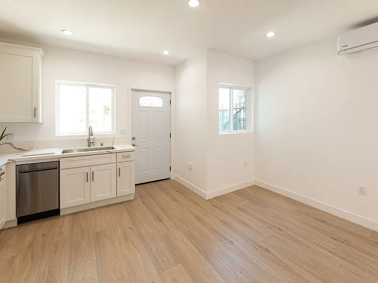 5162 Packard St #5162 — Photo 5