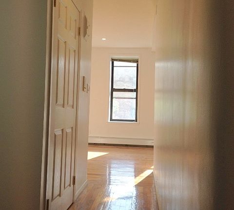 5th image of 219 Saint James Pl APT 3