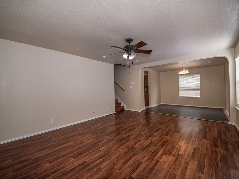 518 Reba — Photo 3