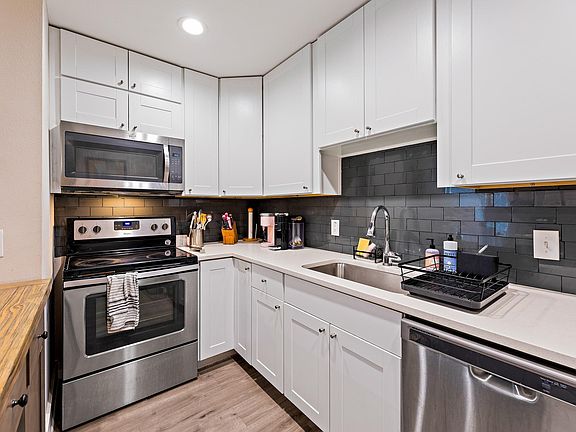 3rd image of 935 La Posada Dr Unit 128