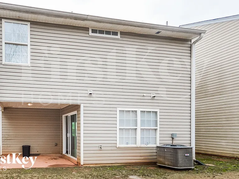 345 Lakeside Cir — Photo 18