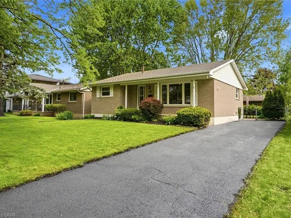 48 Winding Way, Brantford, ON N3R 3S3