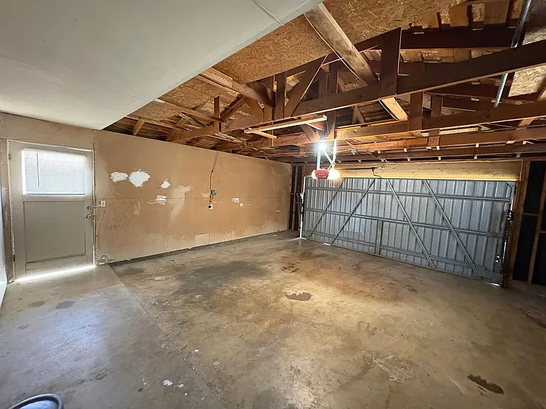 2943 W Ashland Ave — Photo 3