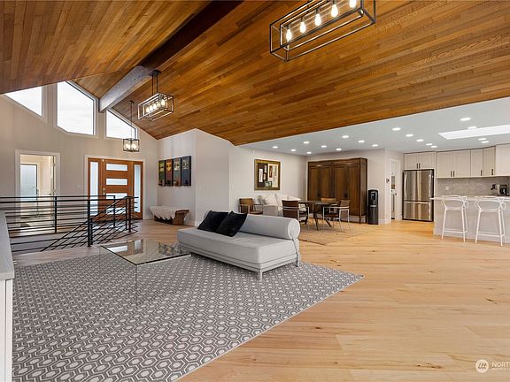 4th image of 4634 Lighthouse Drive NE