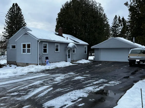 154 S Bay St, Cedarville, MI 49719