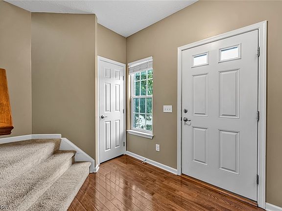 4th image of 130 River Rock Way