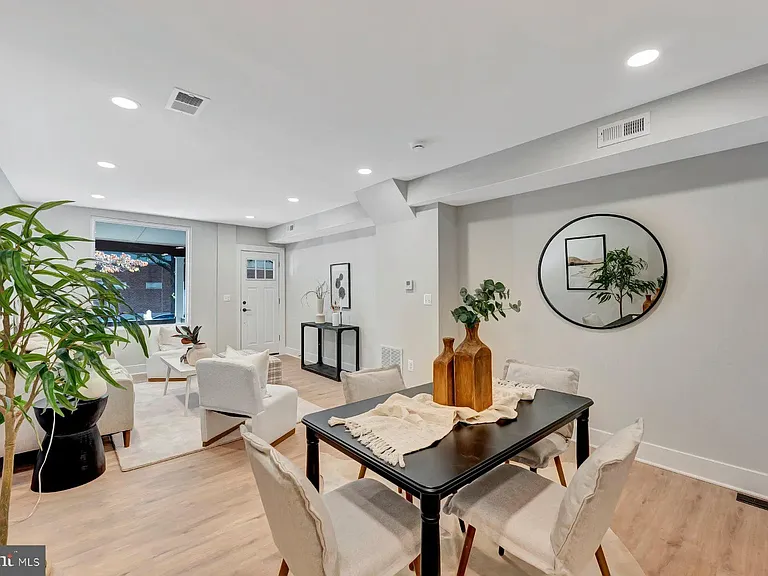 3152 Remington Ave — Photo 5