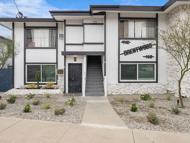 150 E La Verne-Upstairs 1 Bed 1 Bath with In Unit Laundry and Parking Spot Available! — Photo 1