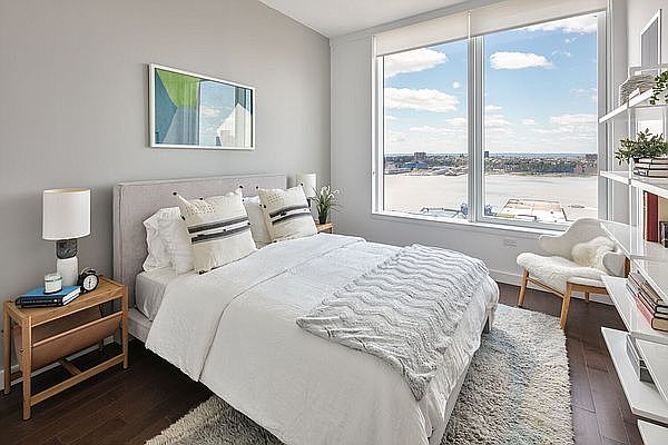 1st image of 515 W 36th St APT 21E
