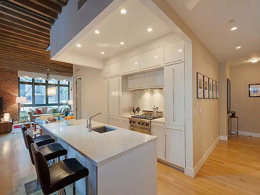 Sold by Sotheby's International Realty | media 15