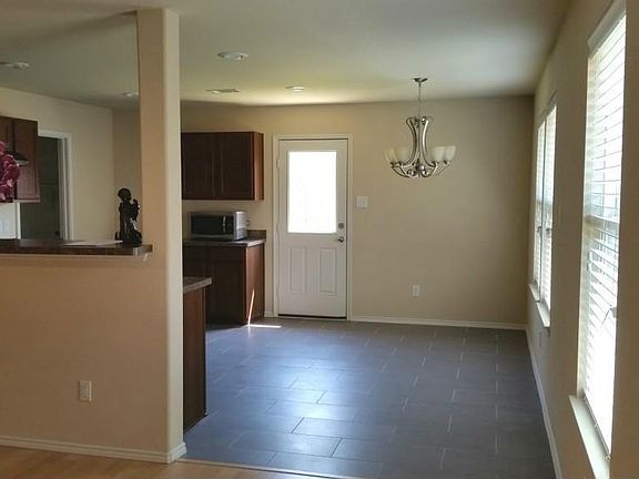 3rd image of 1425 Nicholas Dr