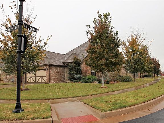 2nd image of 928 NW 195th Pl