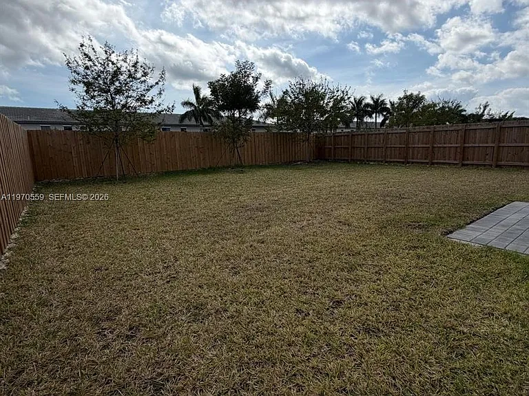 2638 SE 9th St — Photo 29