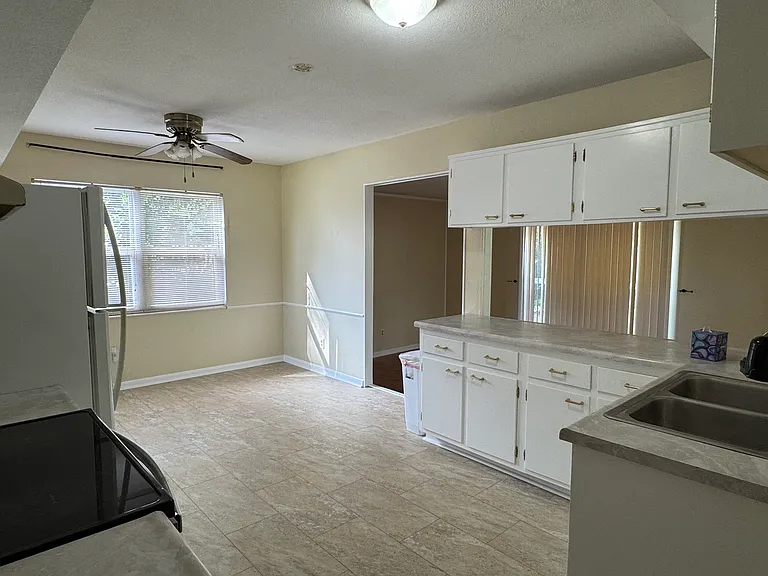 1108 Carissa Dr — Photo 7
