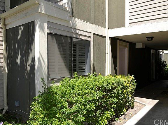 3rd image of 27150 Hidaway Ave Unit 4